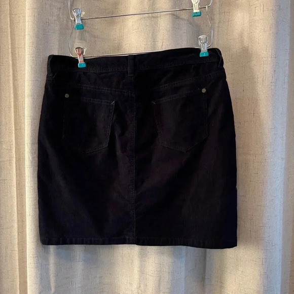 Tommy Hilfiger Fine Corduroy Straight Skirt, Navy. Size 10. Front Button/Zipper - Picture 4 of 4